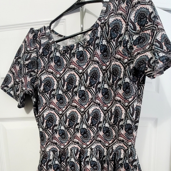 Lularoe Amelia - Picture 2 of 3